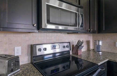 George Bush Park/Eldridge Apartment | Landing | Beautiful 1BD, Pool, Gym