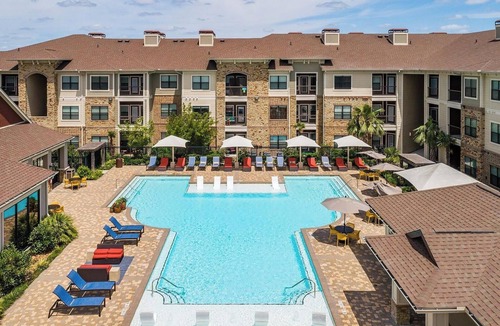 George Bush Park/Eldridge Apartment | Landing | Beautiful 1BD, Pool, Gym