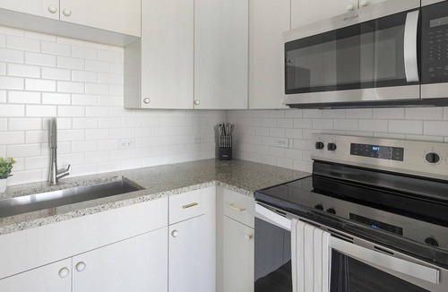 Addicks Apartment | Landing | Beautiful 1BD, Yoga Studio, Courtyard