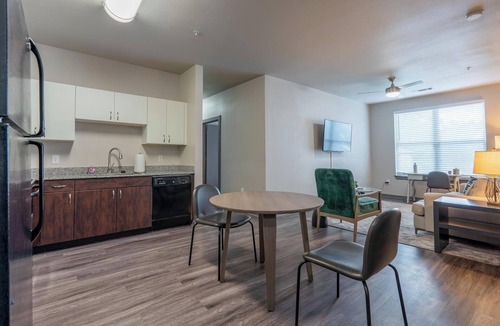 Tobin Hill Apartment | Landing | Beautiful 2BD, Clubhouse, Pool