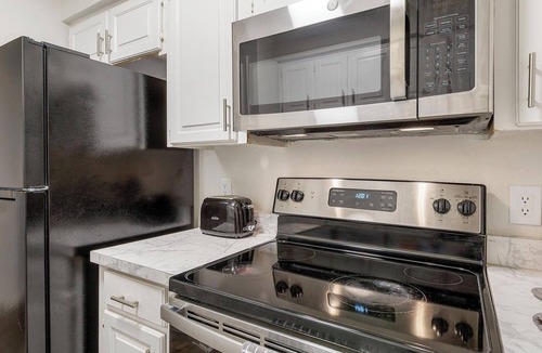 Denton Apartment | Landing | Beautiful 2BD, Gym, Courtyard