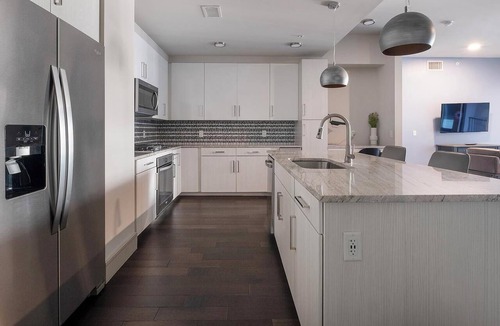 Houston Apartment | Landing | Beautiful 2BD, Pool, Gym