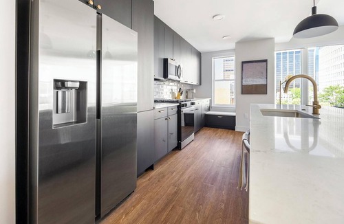 Uptown Apartment | Landing | Beautiful 2BD, Rooftop Lounge, Gym