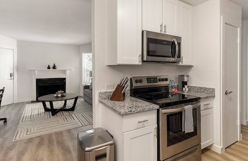 DeSoto Apartment | Landing | Beautiful 2BD, Tennis Court, Pool