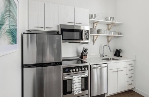 River North Art District Apartment | Landing | Beautiful Studio, Gym, Clubhouse