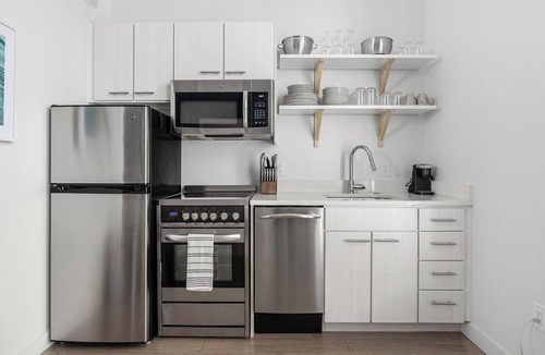 River North Art District Apartment | Landing | Beautiful Studio, Gym, Clubhouse