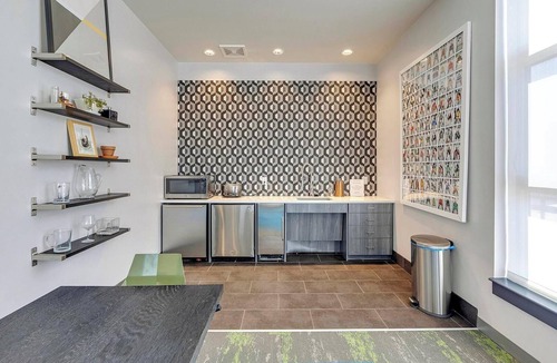 River North Art District Apartment | Landing | Beautiful Studio, Gym, Clubhouse