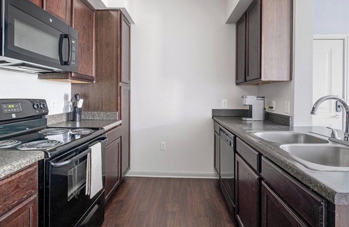 Northeast Houston Apartment | Landing | Chic 1BD, Clubhouse, Game Room