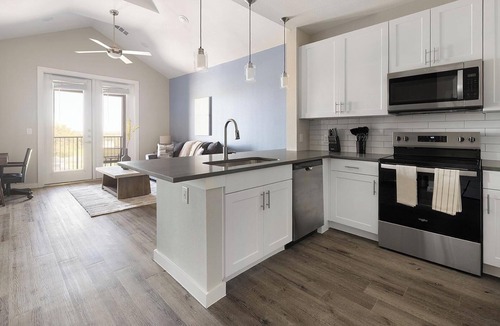 Salado Apartment | Landing | Chic 1BD, Clubhouse, Gym