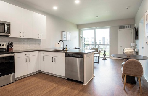 North Kansas City Apartment | Landing | Chic 1BD, Courtyard, Yoga Studio