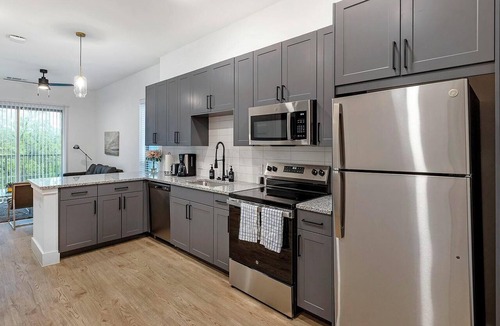 Denton Apartment | Landing | Chic 1BD, Courtyard, Gym