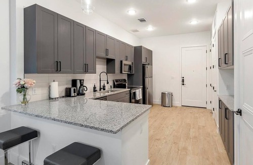 Denton Apartment | Landing | Chic 1BD, Courtyard, Gym