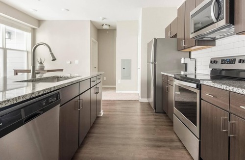 Chesterfield Apartment | Landing | Chic 1BD, Gym, Courtyard