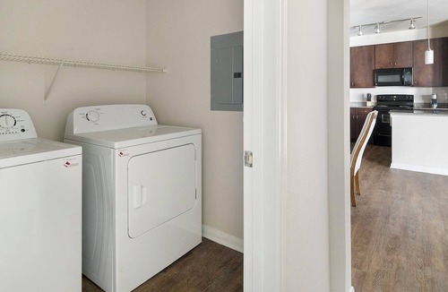Northeast Houston Apartment | Landing | Chic 1BD, Game Room, Gym