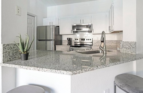 Stone Oak Apartment | Landing | Chic 1BD, Gym