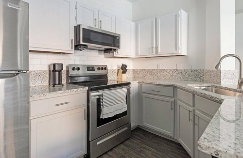 Stone Oak Apartment | Landing | Chic 1BD, Gym
