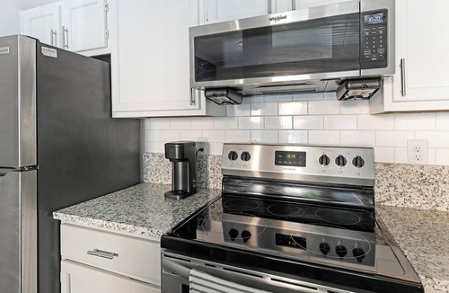 Stone Oak Apartment | Landing | Chic 1BD, Gym