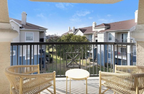 Lewisville Apartment | Landing | Chic 1BD, Gym, Clubhouse