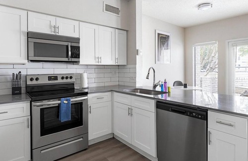 Fort Worth Apartment | Landing | Chic 1BD, Pool, Gym