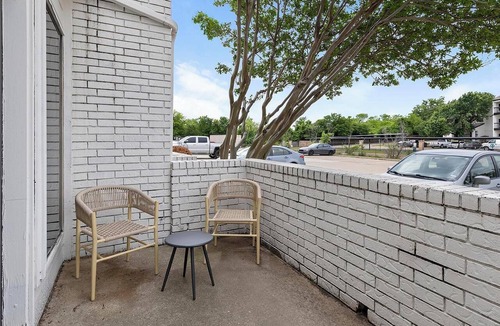 Fort Worth Apartment | Landing | Chic 1BD, Pool, Gym