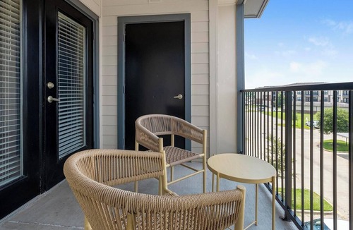 Katy Apartment | Landing | Chic 1BD, Pool, Courtyard