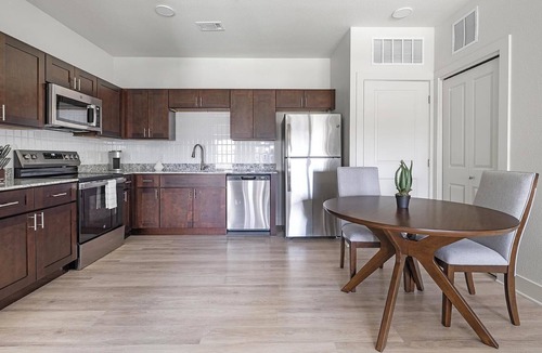 Lockhart Apartment | Landing | Chic 1BD, Pool, Gym