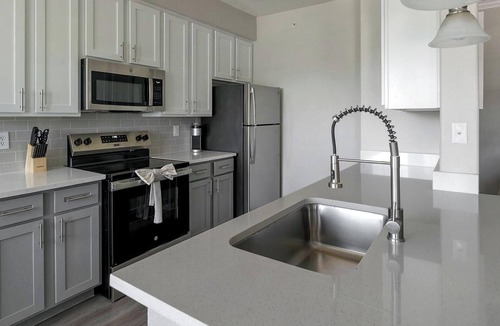 Webster Apartment | Landing | Chic 2BD, Clubhouse