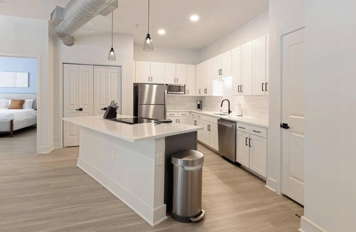 Dallas Design District Apartment | Landing | Chic 2BD, Courtyard, Gym