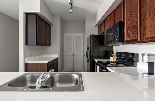 Atascocita Apartment | Landing | Chic 2BD, Game Room, Clubhouse