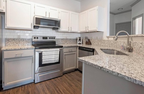 Stone Oak Apartment | Landing | Chic 2BD, Gym