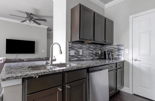 Richmond Apartment | Landing | Chic 2BD, Gym, Clubhouse