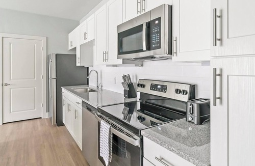 Conroe Apartment | Landing | Chic 2BD, Gym, Game Room