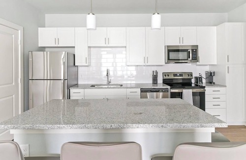 Conroe Apartment | Landing | Chic 2BD, Gym, Game Room