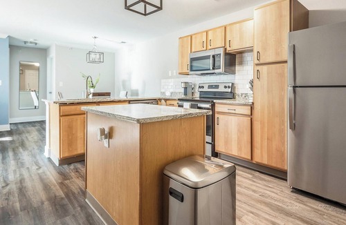 Eureka Apartment | Landing | Chic 2BD, Gym, Pool