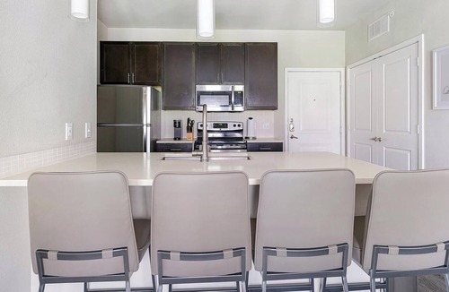 Katy Apartment | Landing | Chic 2BD, Gym, Pool