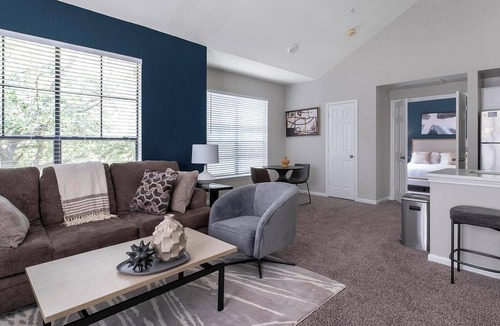 George Bush Park/Eldridge Apartment | Landing | Chic 2BD, Gym