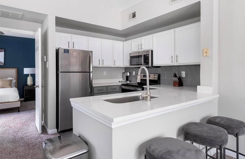 George Bush Park/Eldridge Apartment | Landing | Chic 2BD, Gym