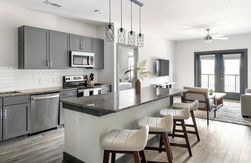 Terrell Apartment | Landing | Chic 2BD, Gym