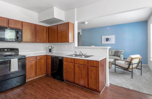 Humble Apartment | Landing | Chic 2BD, Pool, Gym