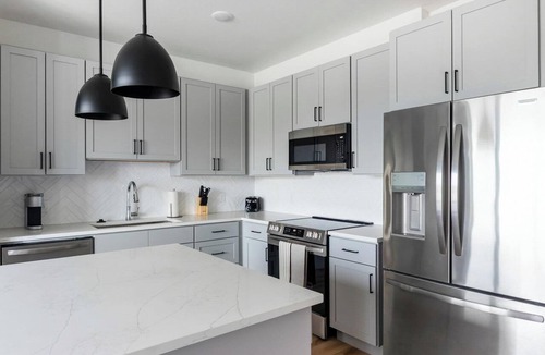 Edmond Apartment | Landing | Chic 3BD, Pool, Clubhouse