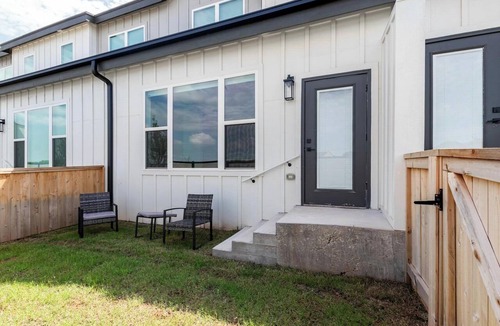 Edmond Apartment | Landing | Chic 3BD, Pool, Clubhouse