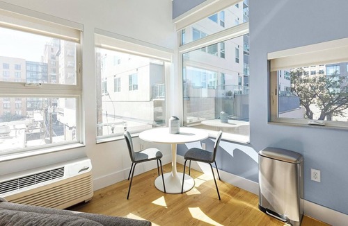 Cherry Creek Apartment | Landing | Chic Studio, Rooftop Lounge, Clubhouse