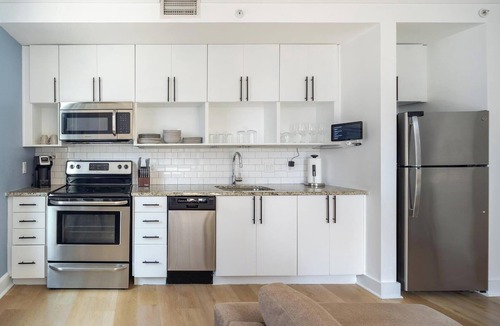 Financial District Apartment | Landing | Chic Studio, Yoga Studio, Pool