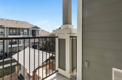San Antonio Apartment | Landing | Chic Studio, Pool, Clubhouse