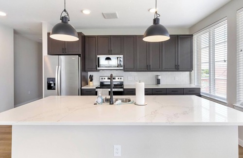 Deep Ellum Apartment | Landing | Incredible 2BD, Gym, Rooftop Lounge