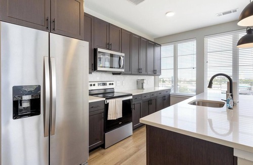 Deep Ellum Apartment | Landing | Incredible 2BD, Gym, Rooftop Lounge
