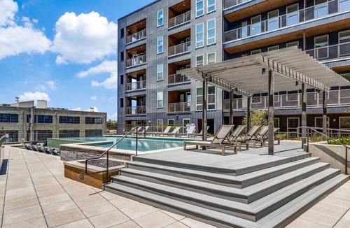 Deep Ellum Apartment | Landing | Incredible 2BD, Gym, Rooftop Lounge