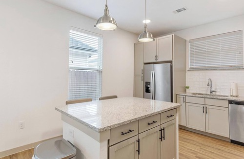Fort Worth Apartment | Landing | Incredible 3BD, Gym, Yoga Studio