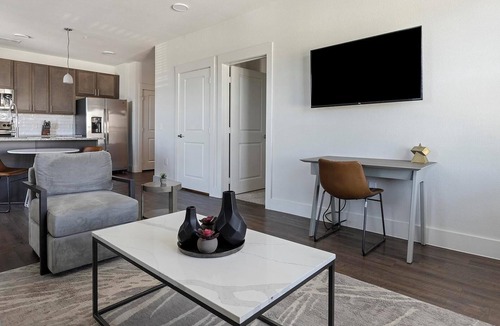 Stone Oak Apartment | Landing | Incredible 1BD, Pool, Gym