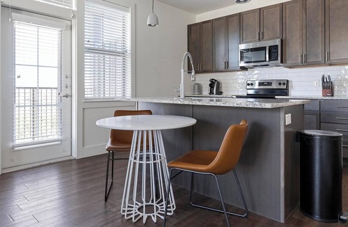 Stone Oak Apartment | Landing | Incredible 1BD, Pool, Gym